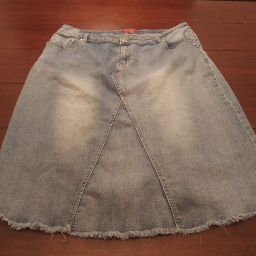 Style J Denim Skirt Mid Length Raw Hem Size 38/ Fits a 16